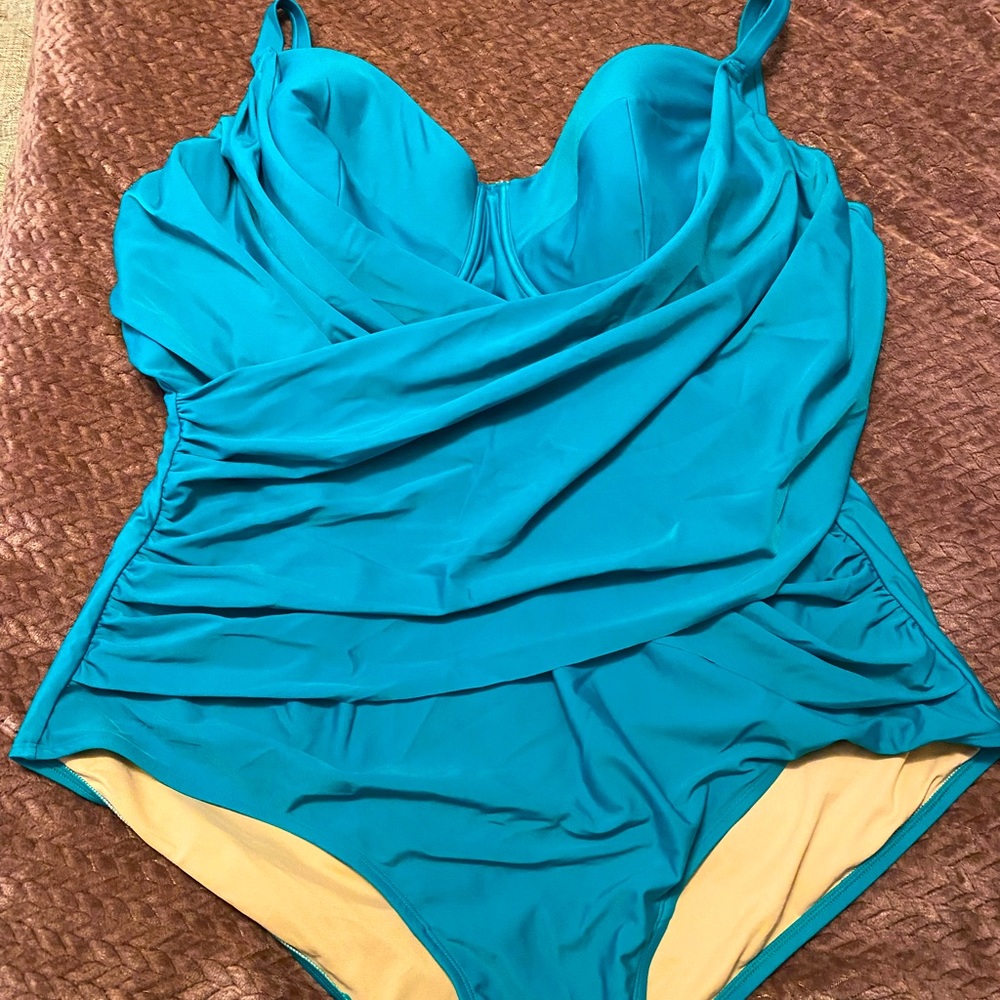 NWT. Size 4x   One piece swim suit.
